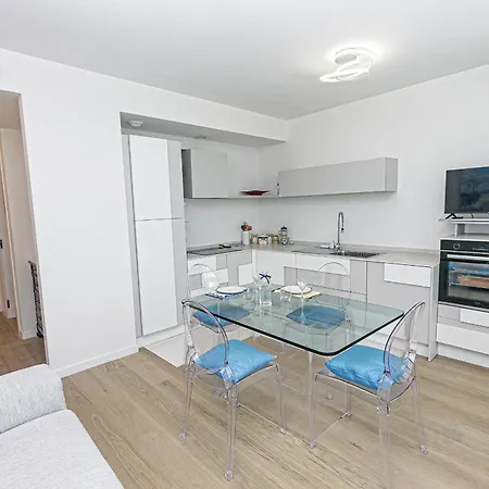 Iflat La Casa Sul Waterfront Di Levante Lägenhet